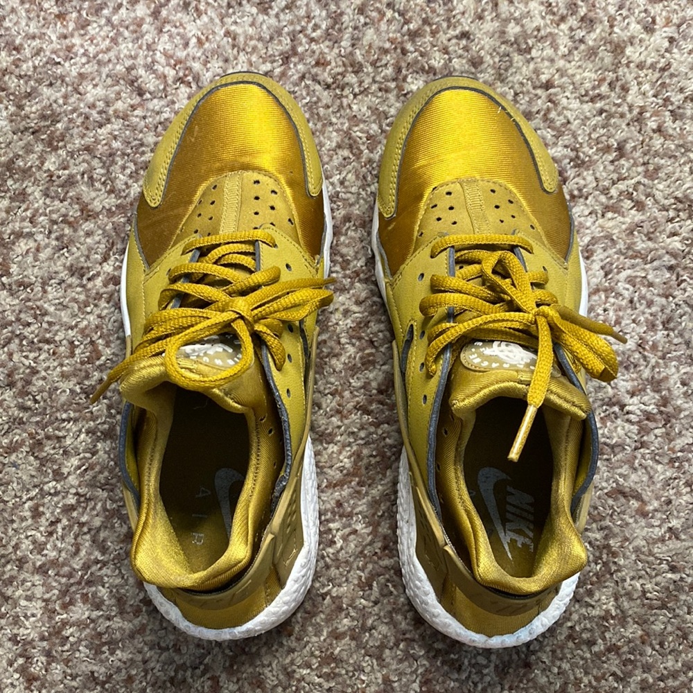 Nike Air Huarache gently used !